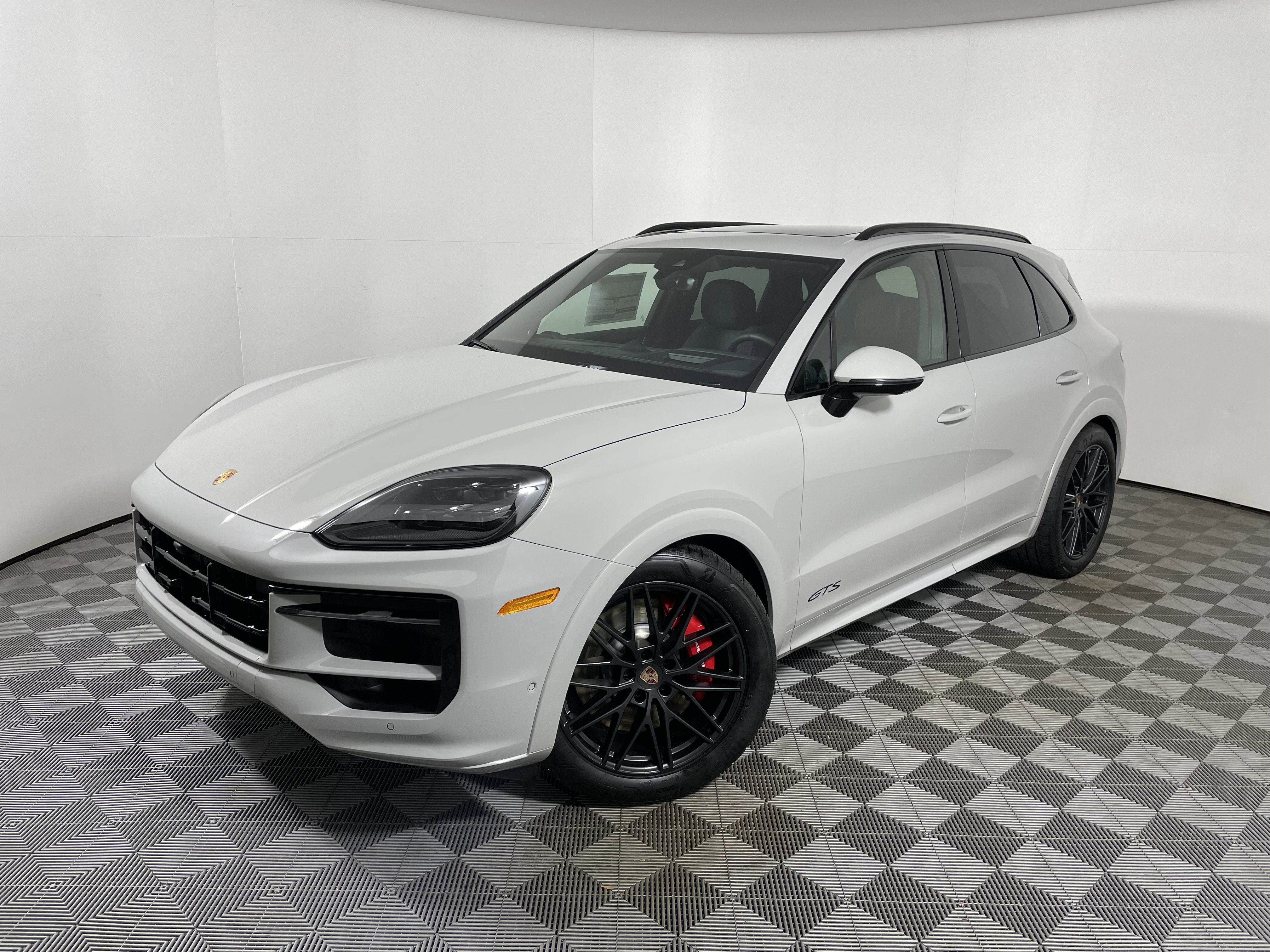 New 2026 Porsche Cayenne GTS image 1