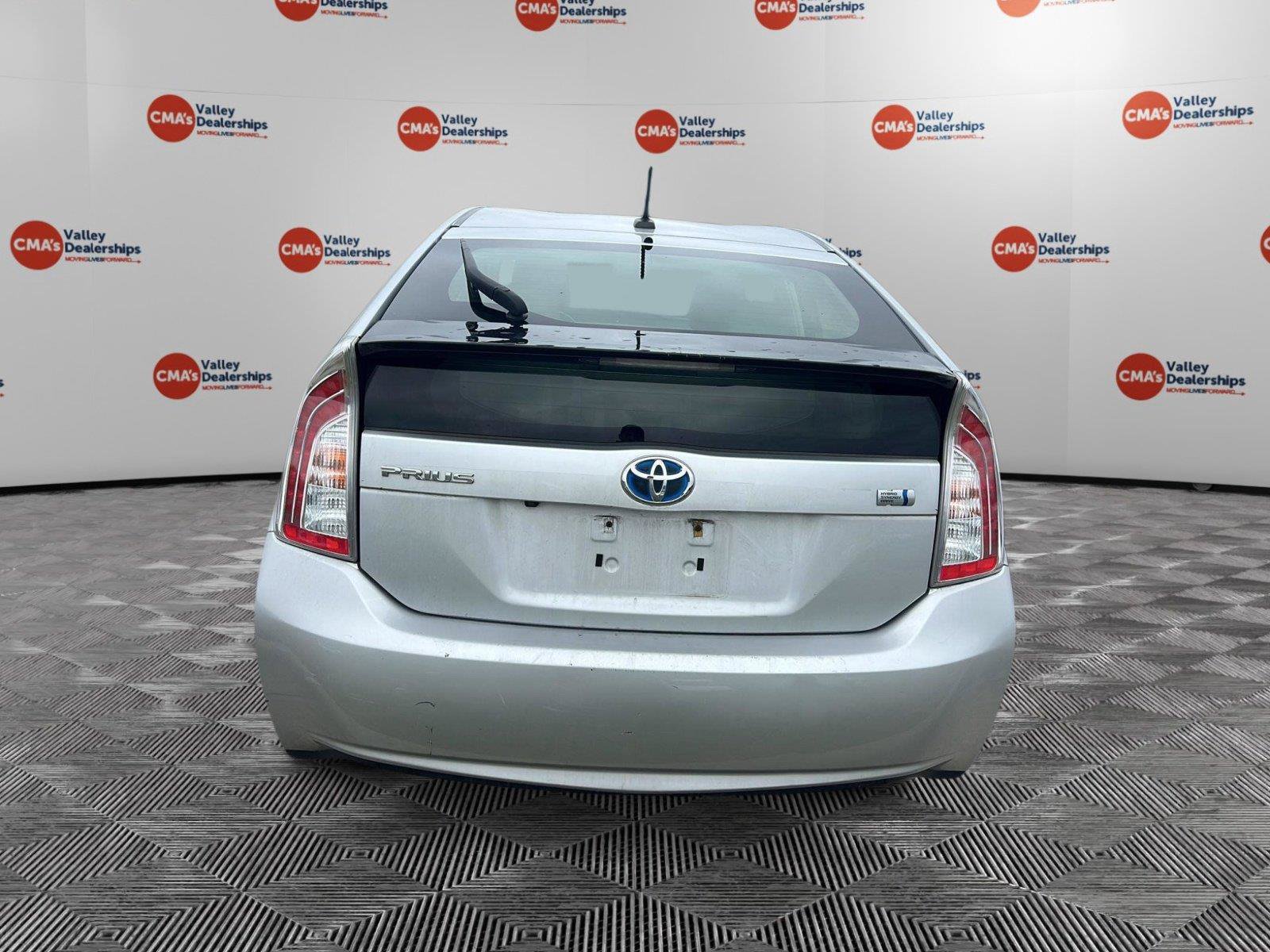 Used 2015 Toyota Prius Five FWD image 4