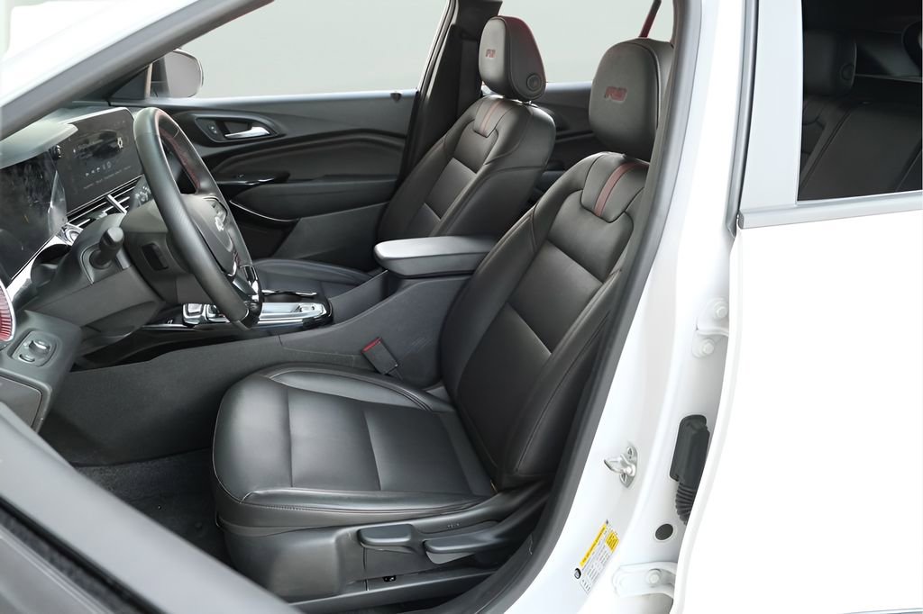 Used 2025 Chevrolet Trax RS w/ Sunroof Package FWD image 23