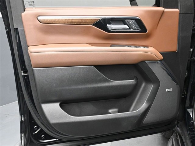 Used 2025 Chevrolet Suburban High Country w/ LPO, Illumination Package image 11