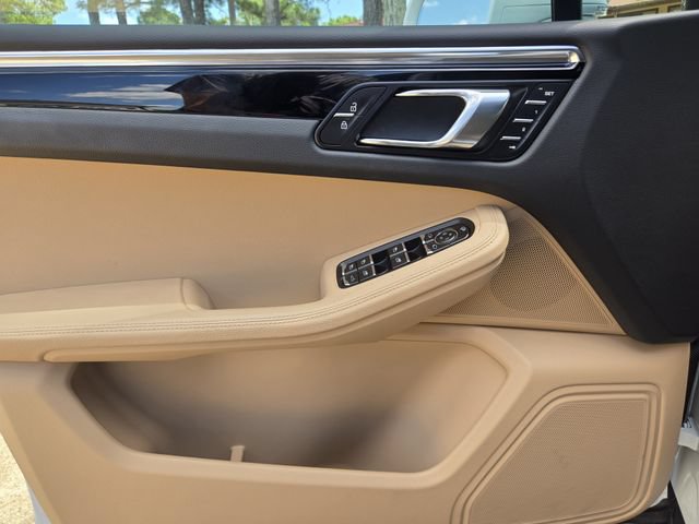 Used 2025 Porsche Macan Turbo AWD/4WD image 13