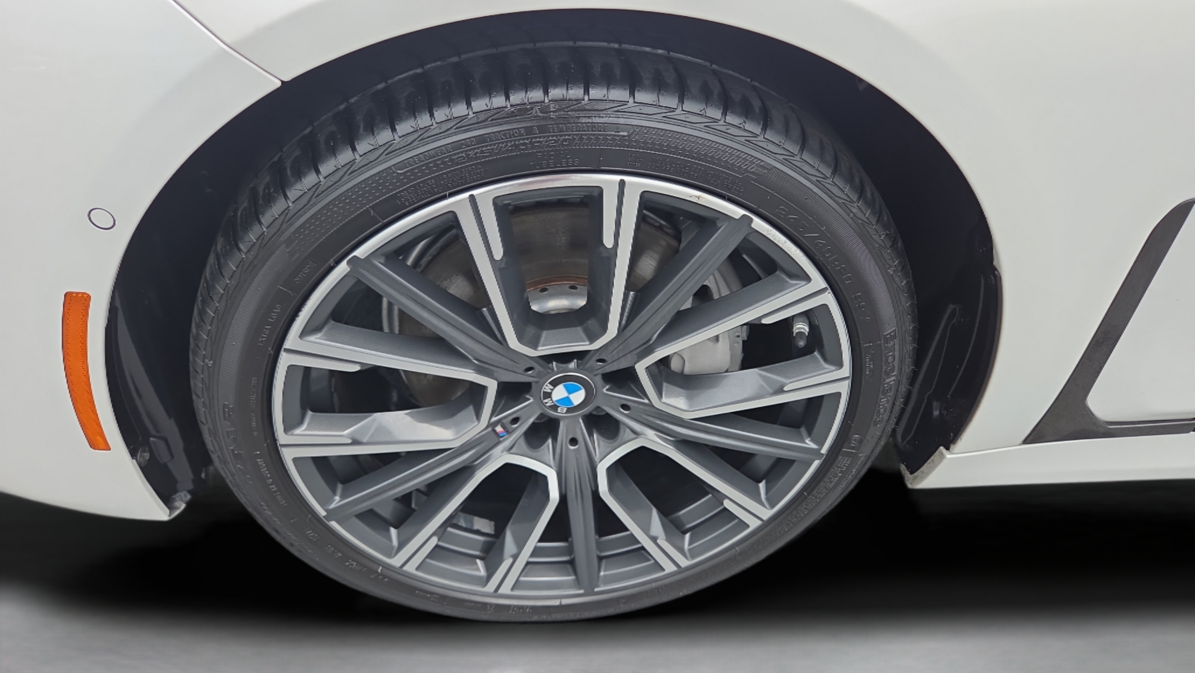 Used 2020 BMW 740i w/ M Sport Package RWD image 38