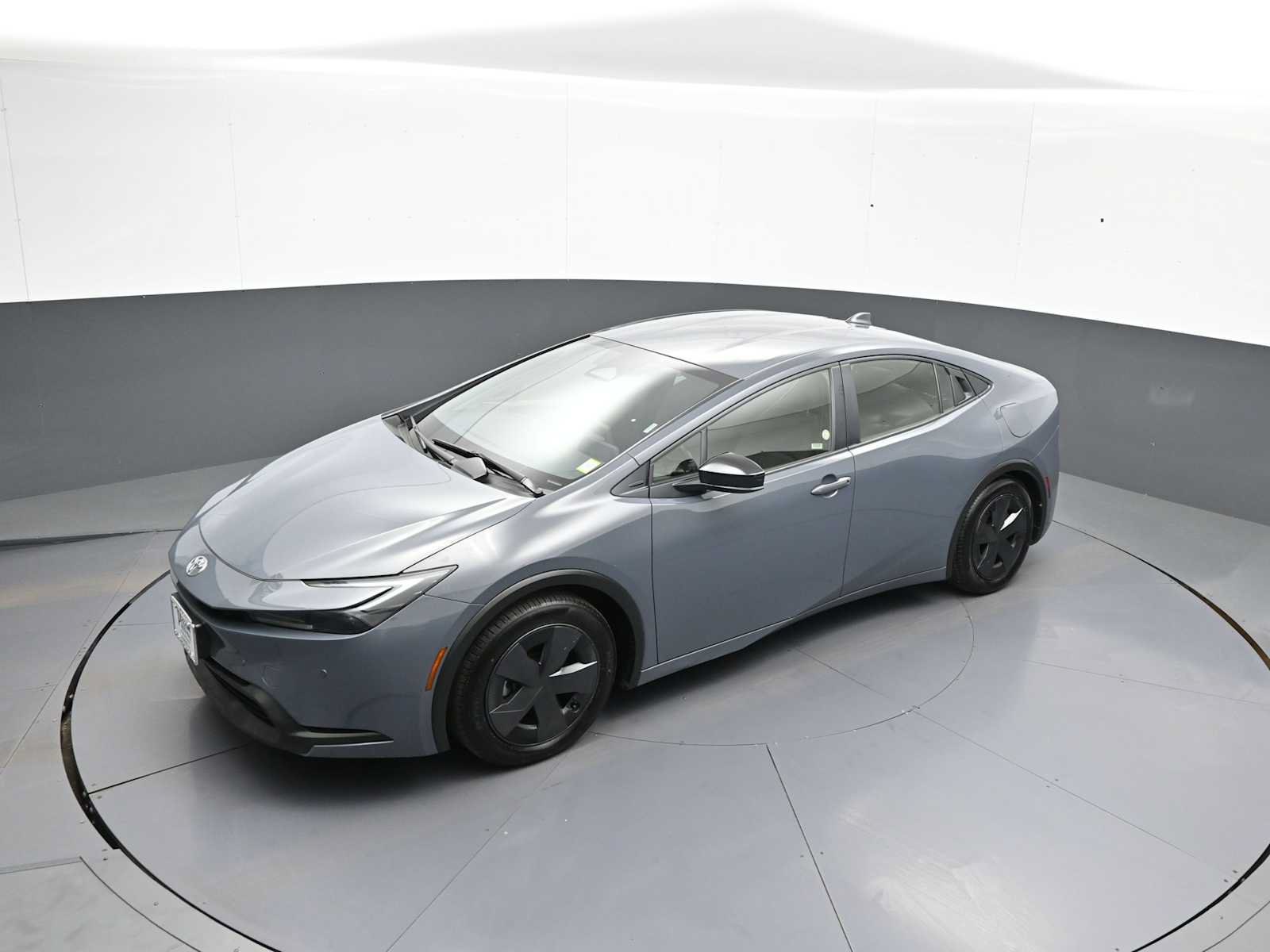 Certified 2025 Toyota Prius LE FWD image 33