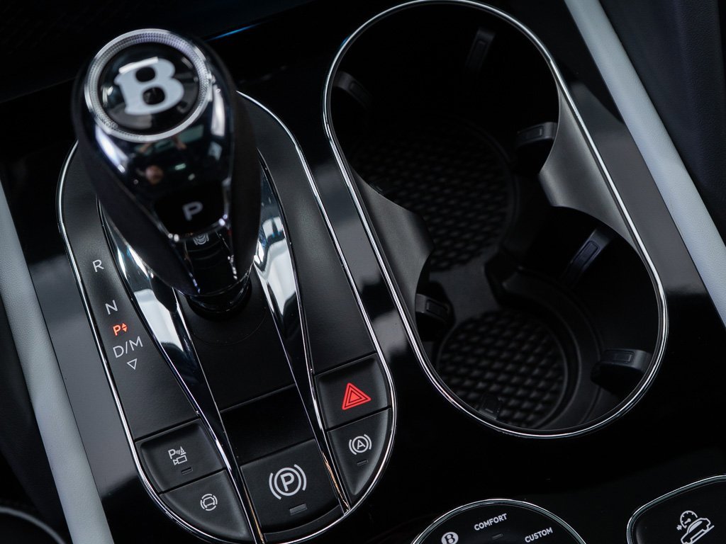 Used 2025 Bentley Bentayga image 36