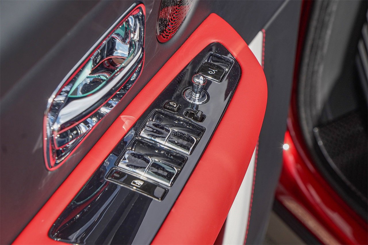 Certified 2024 Rolls-Royce Cullinan Black Badge w/ Dark Exterior Package image 35