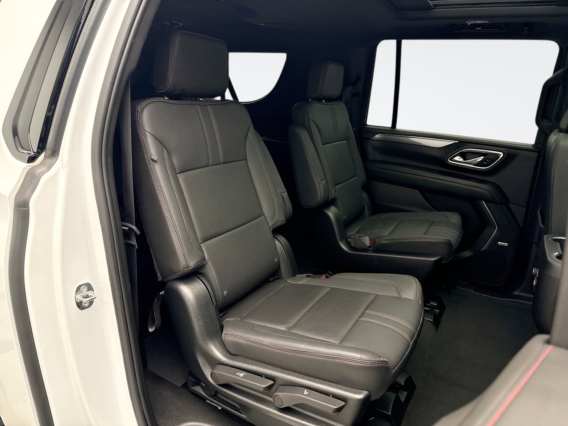 Used 2023 Chevrolet Suburban RST w/ Luxury Package image 17