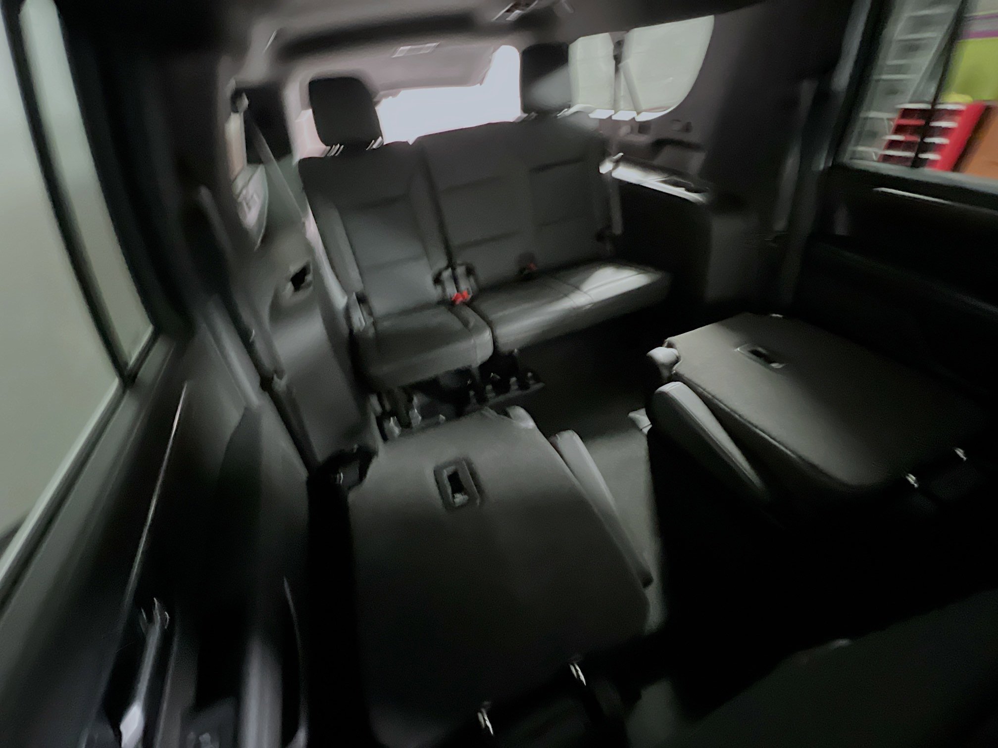 Used 2025 Chevrolet Suburban High Country image 33