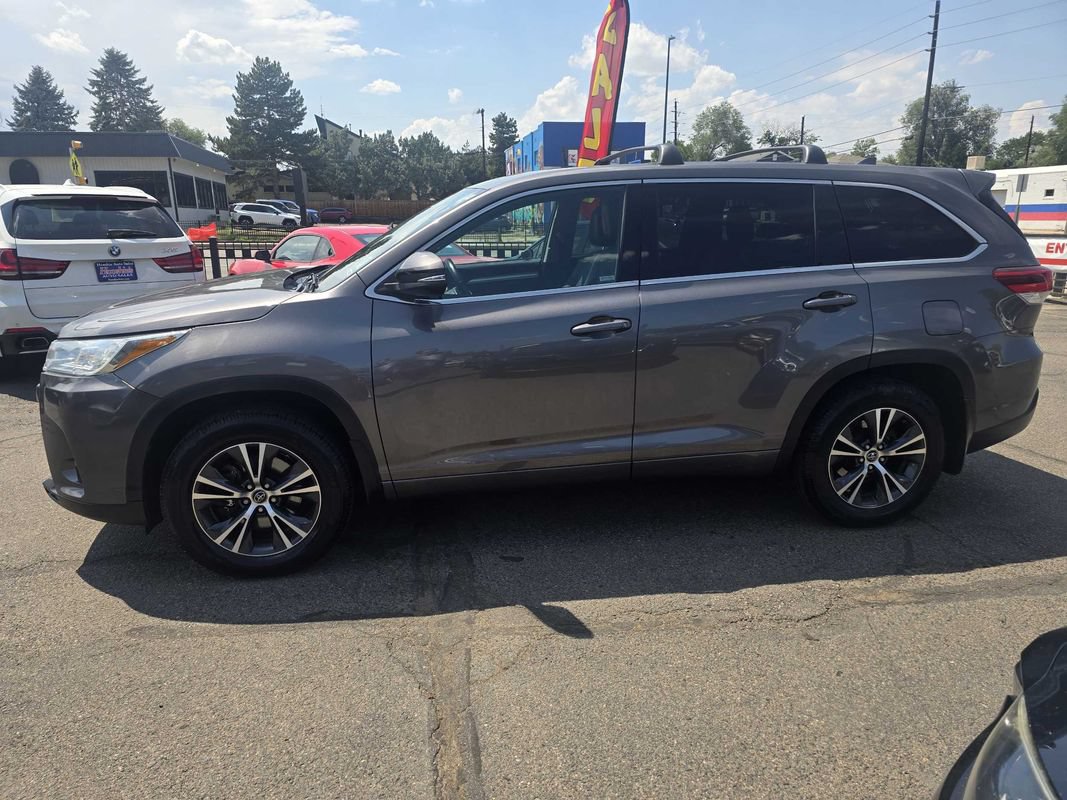 Used 2017 Toyota Highlander LE AWD/4WD image 16