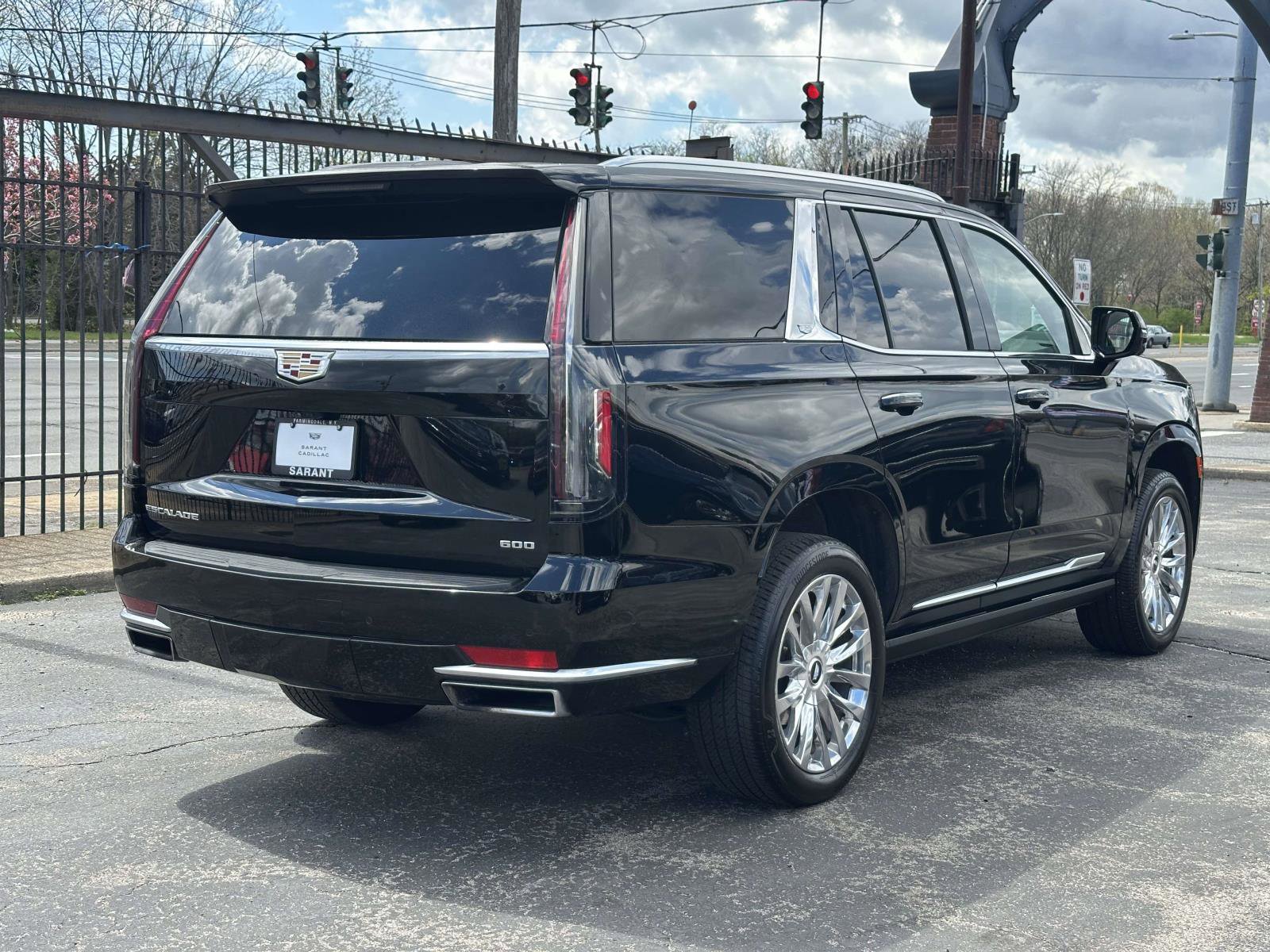 Certified 2023 Cadillac Escalade Premium Luxury w/ Performance Package image 4