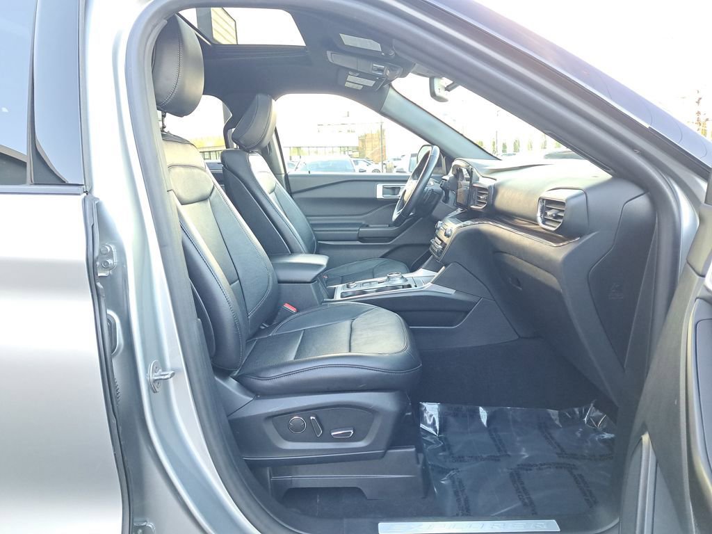Used 2020 Ford Explorer Limited w/ Class III Trailer Tow Package image 17