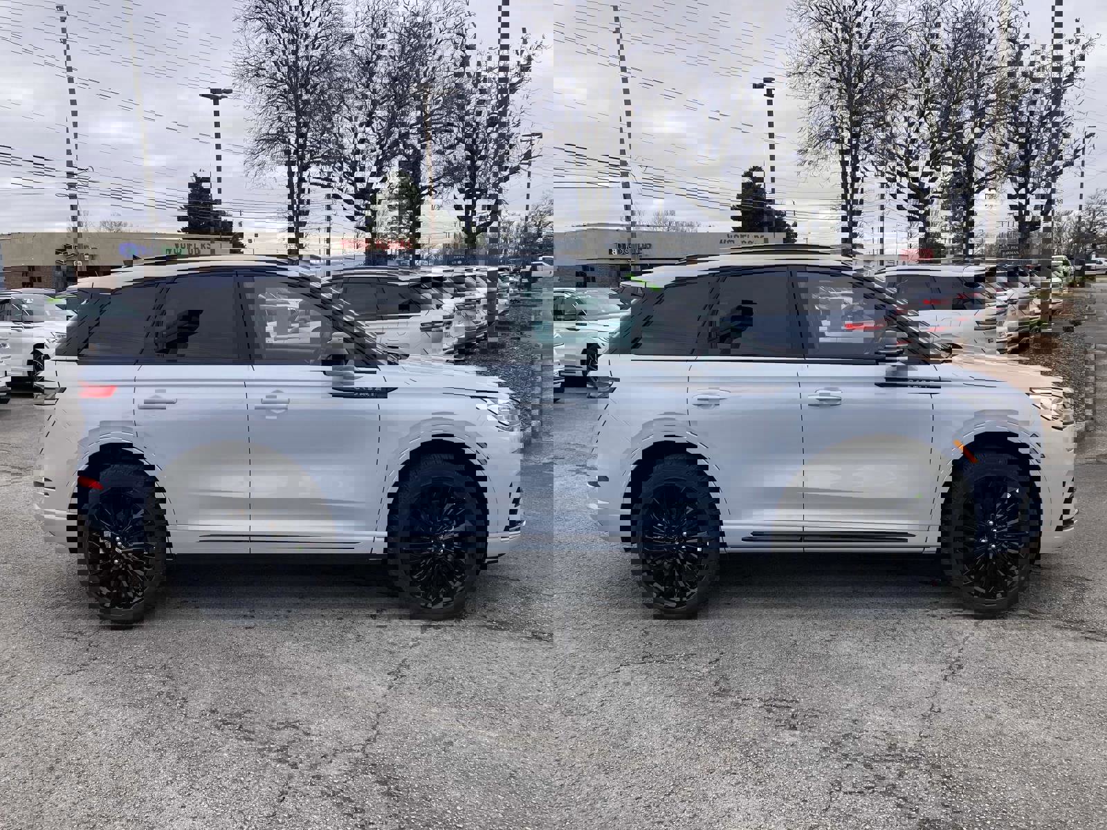 New 2025 Lincoln Corsair Reserve w/ Equipment Group 202A image 2