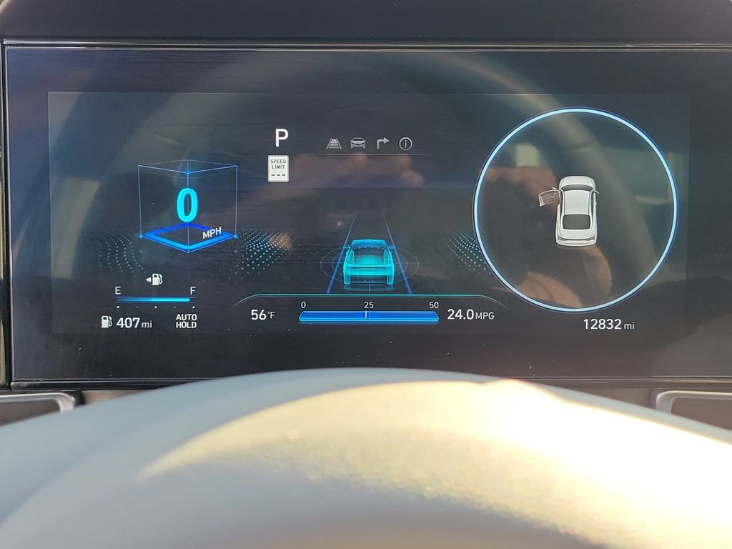 Used 2025 Hyundai Elantra SEL image 24