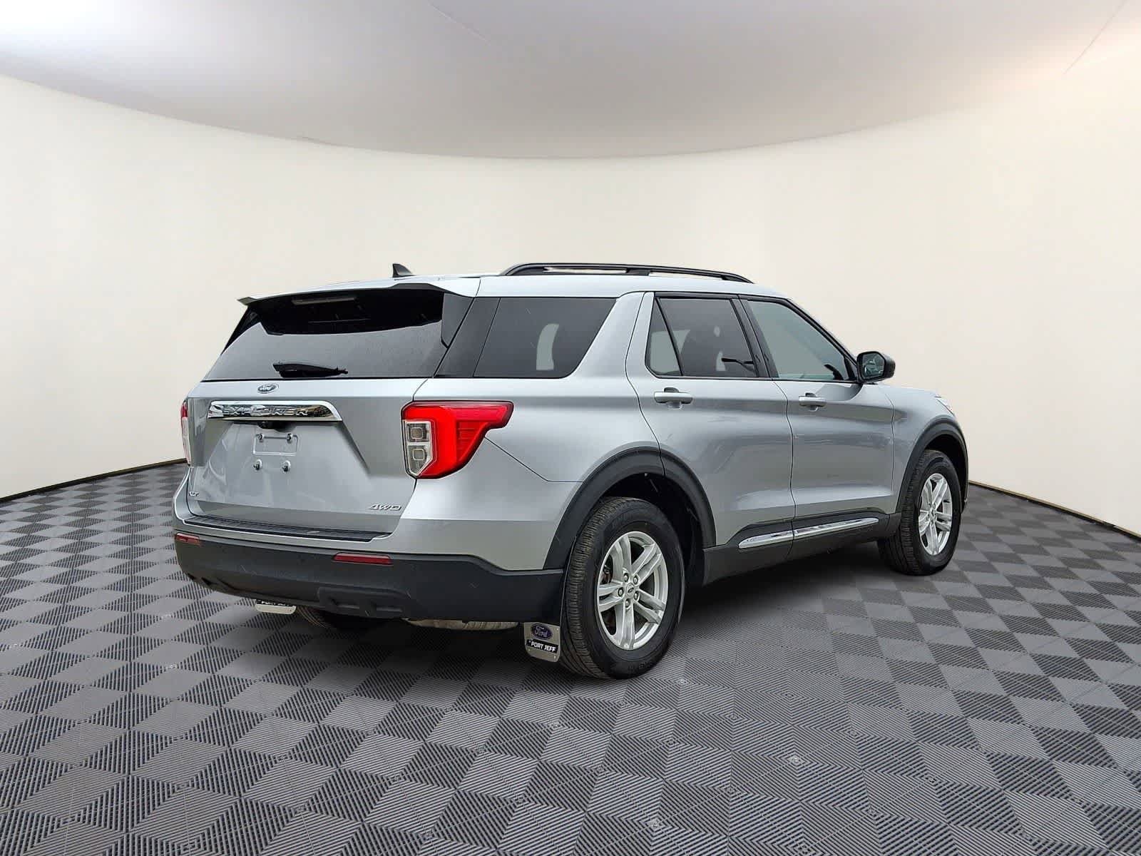 Used 2022 Ford Explorer XLT image 5