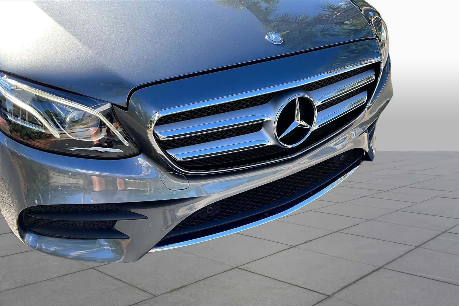Used 2017 Mercedes-Benz E 400 4MATIC Wagon image 30