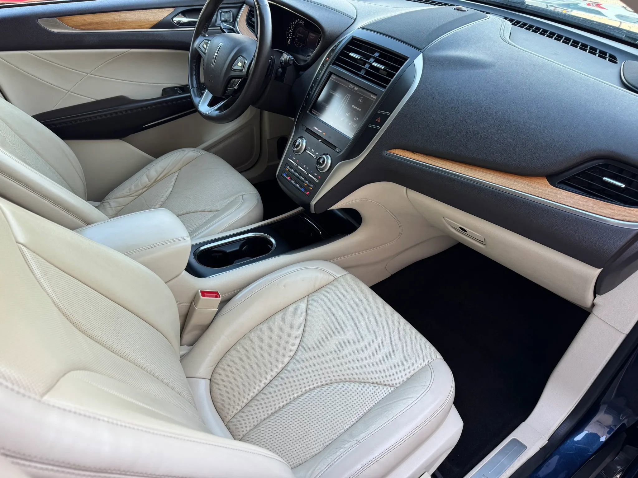Used 2015 Lincoln MKC FWD w/ Equipment Group 102A Reserve image 23