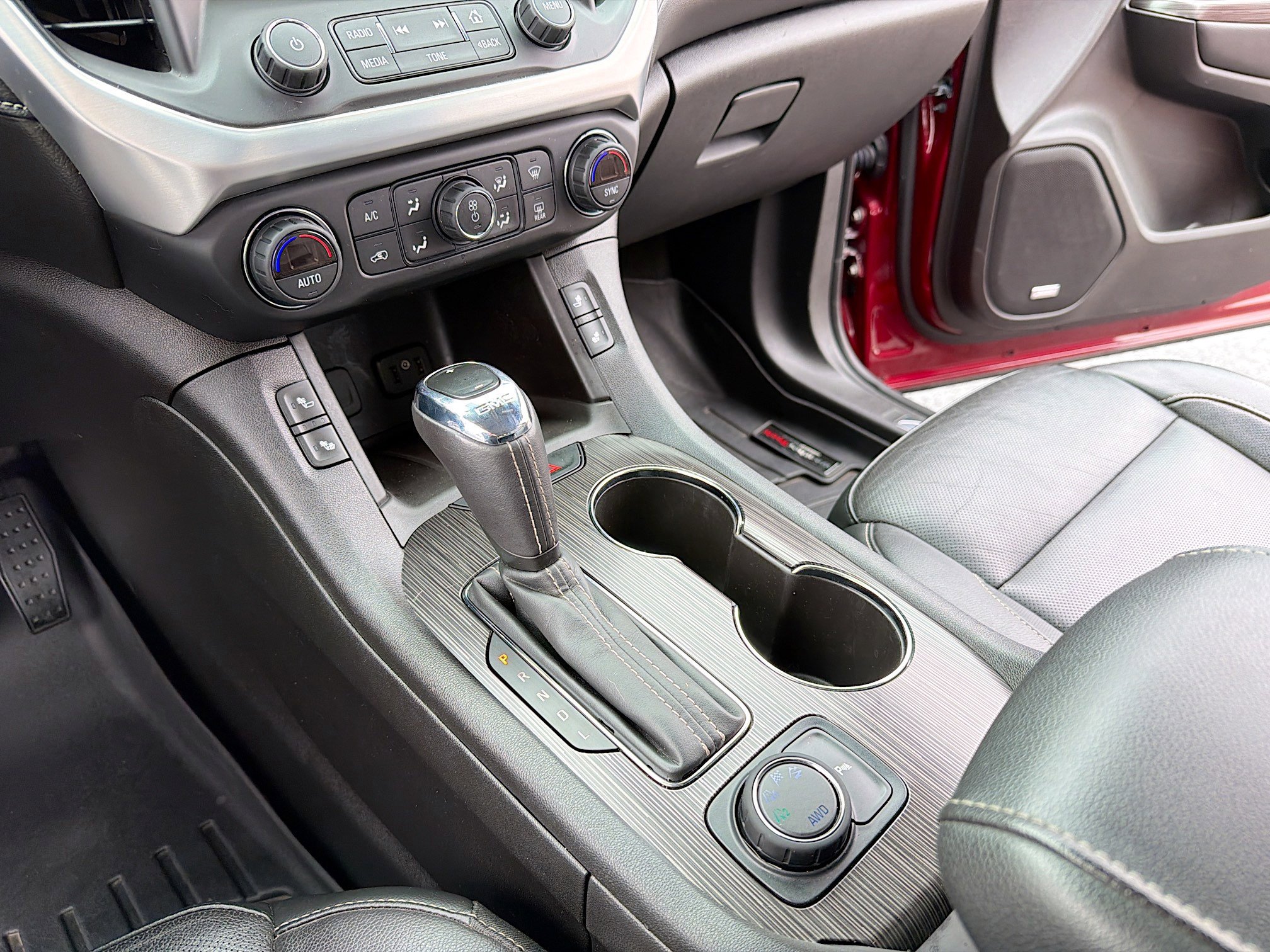 Used 2018 GMC Acadia SLT image 11