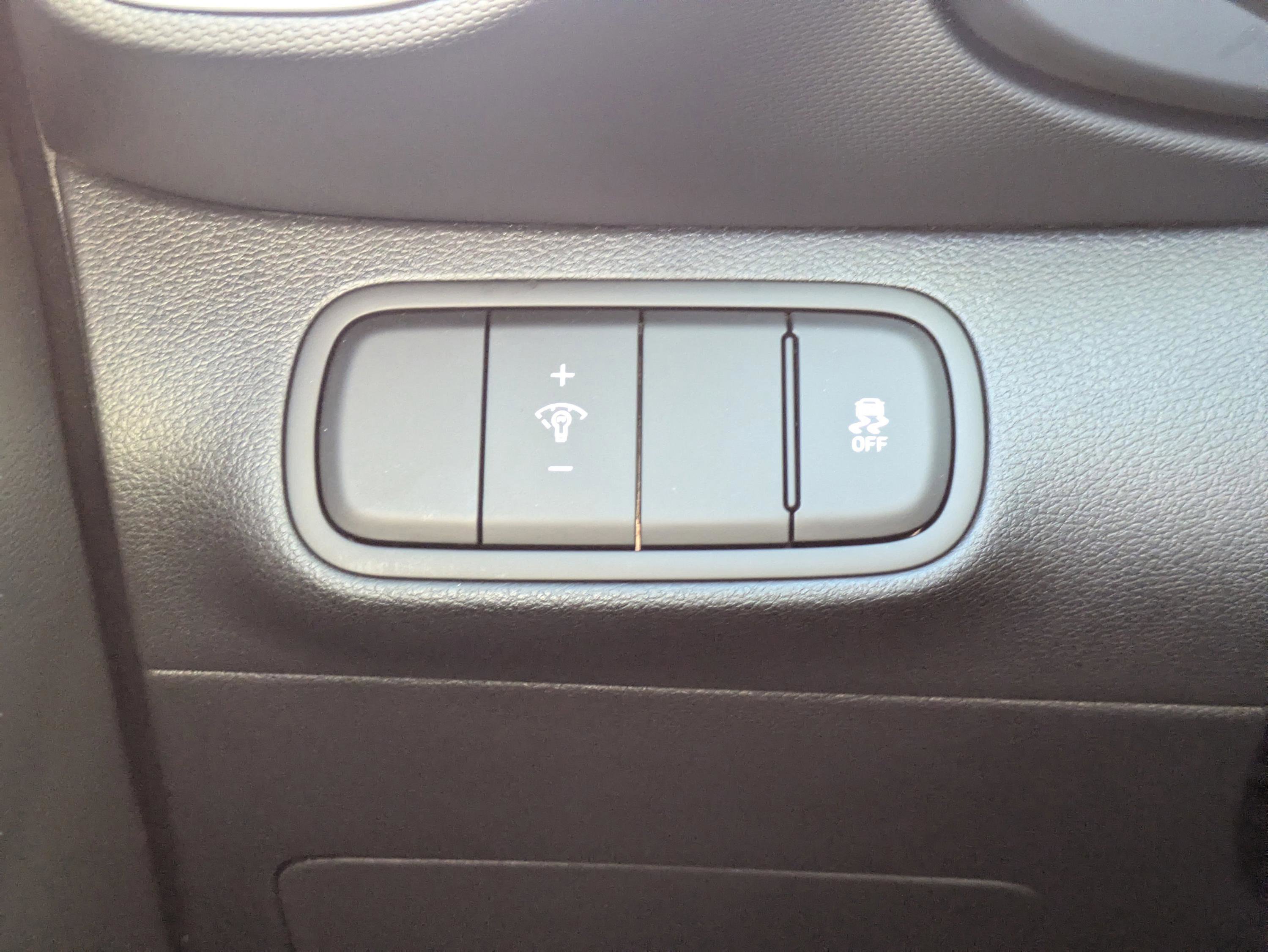 Certified 2024 Hyundai Venue SEL image 23