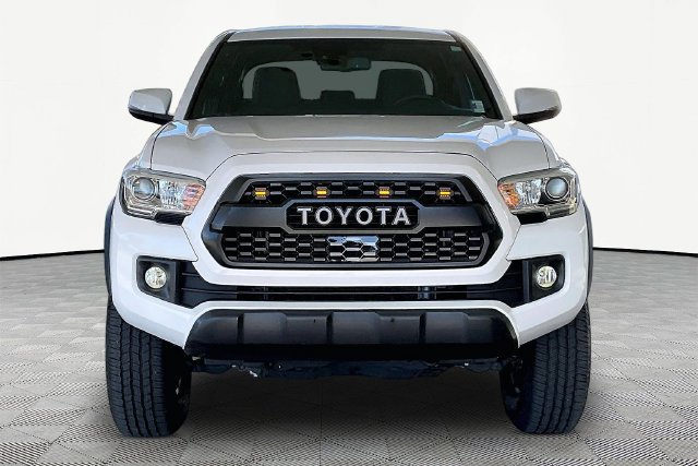 Used 2019 Toyota Tacoma TRD Off-Road w/ Technology Package AWD/4WD image 2