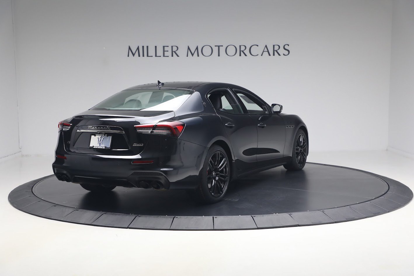 Certified 2023 Maserati Ghibli Modena Q4 AWD/4WD image 7