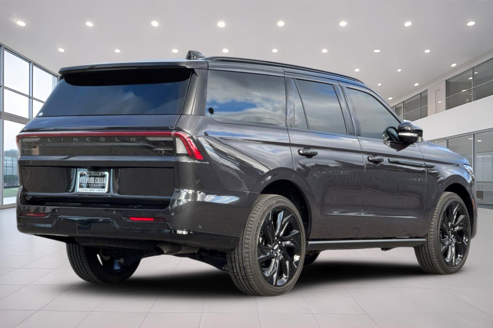 Used 2025 Lincoln Navigator Black Label image 4