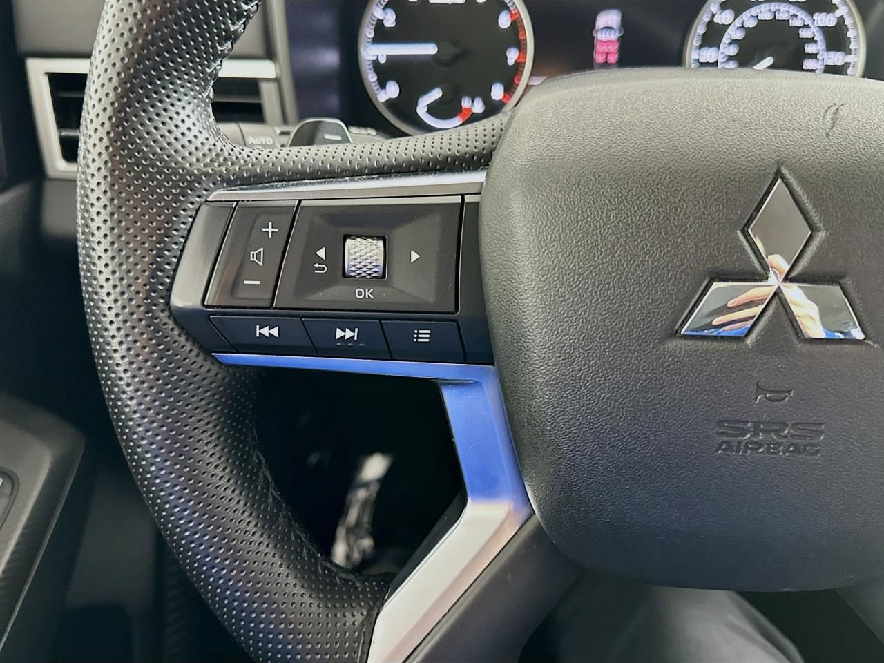 Used 2025 Mitsubishi Outlander SE image 47