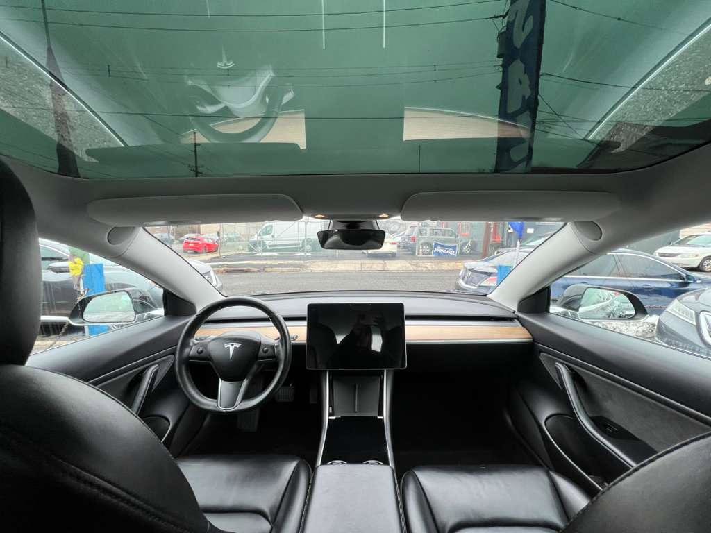 Used 2019 Tesla Model 3 Standard Range Plus image 29