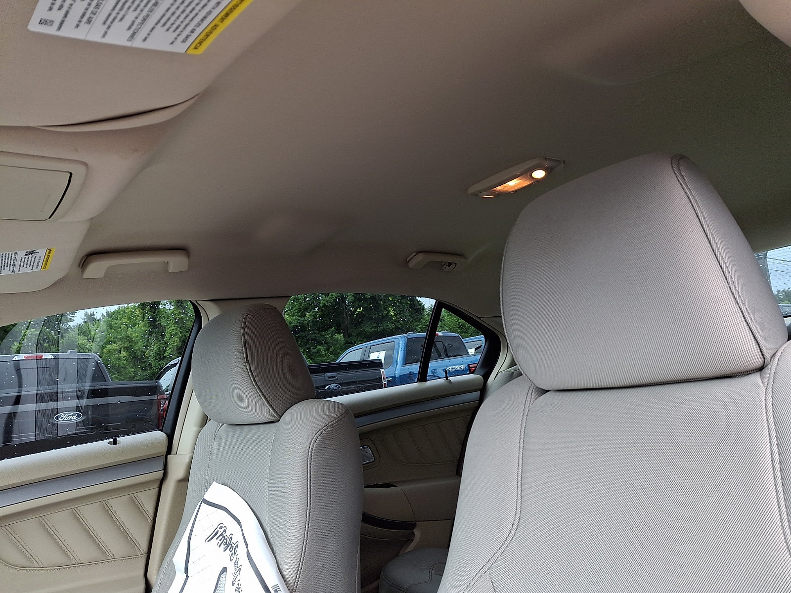 Certified 2017 Ford Taurus SE FWD image 21