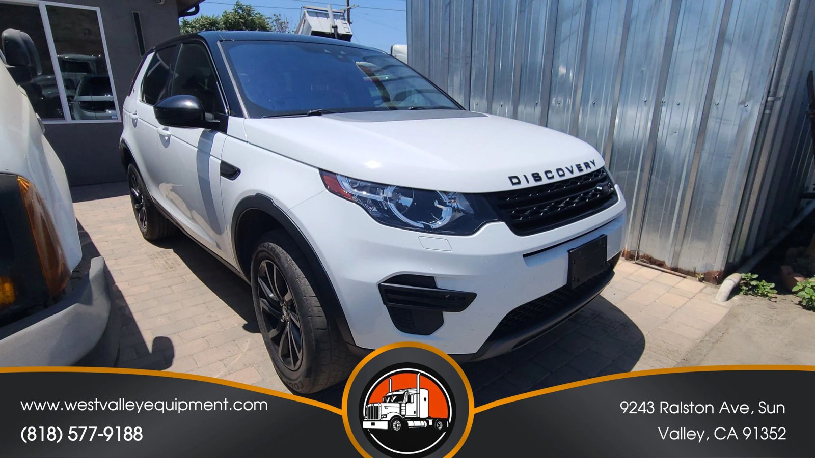 Used 2018 Land Rover Discovery Sport SE AWD/4WD image 2