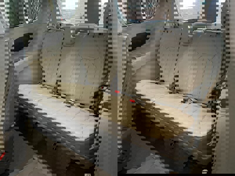 Used 2018 Chrysler Pacifica Touring-L image 16