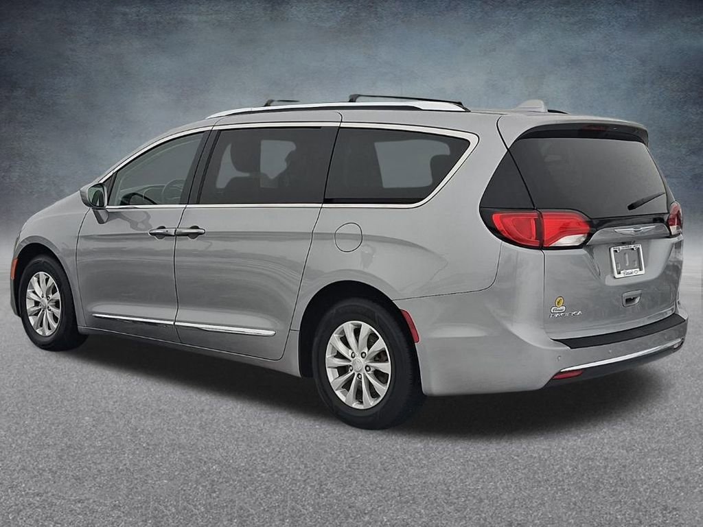 Used 2019 Chrysler Pacifica Touring-L FWD image 9