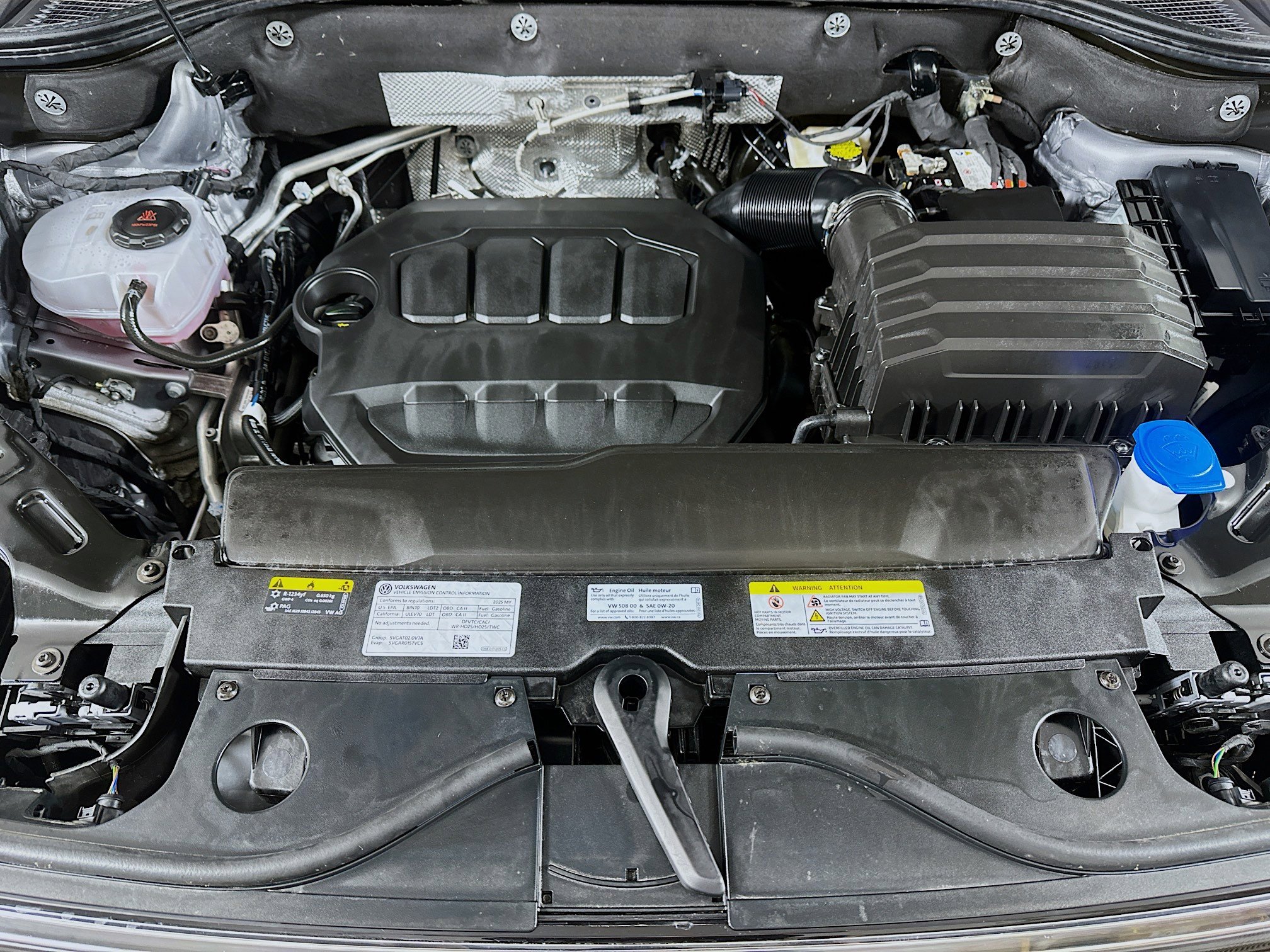 Certified 2025 Volkswagen Atlas SEL Premium R-Line image 32