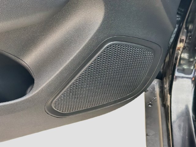 Certified 2025 Hyundai Venue SEL FWD image 18