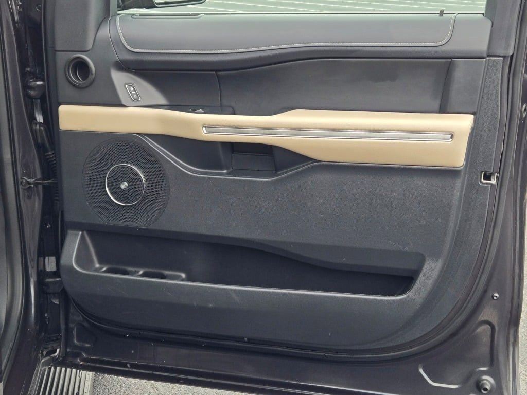 Used 2024 Ford Expedition Max Limited image 5
