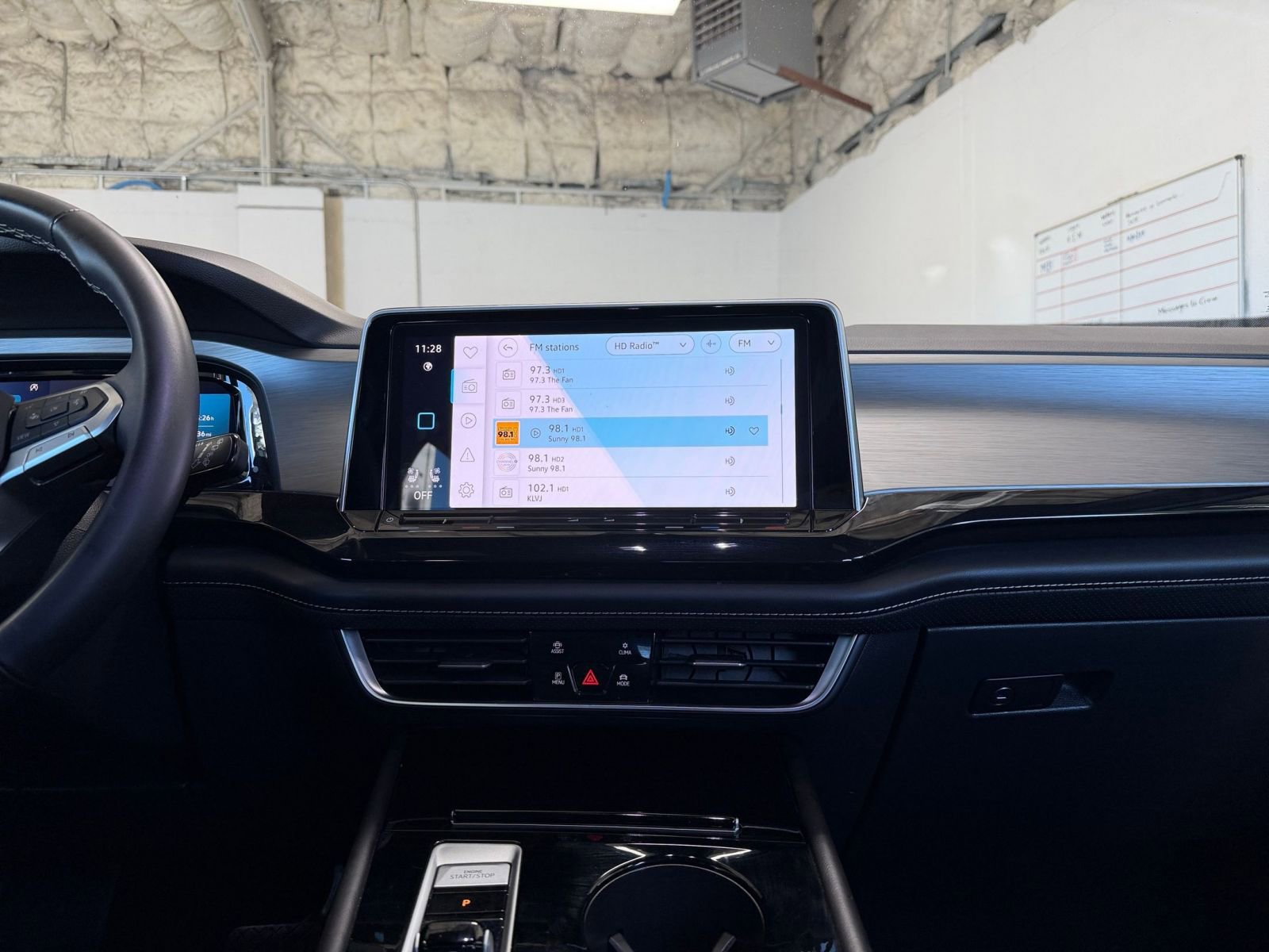 Used 2025 Volkswagen Atlas Cross Sport SE image 18