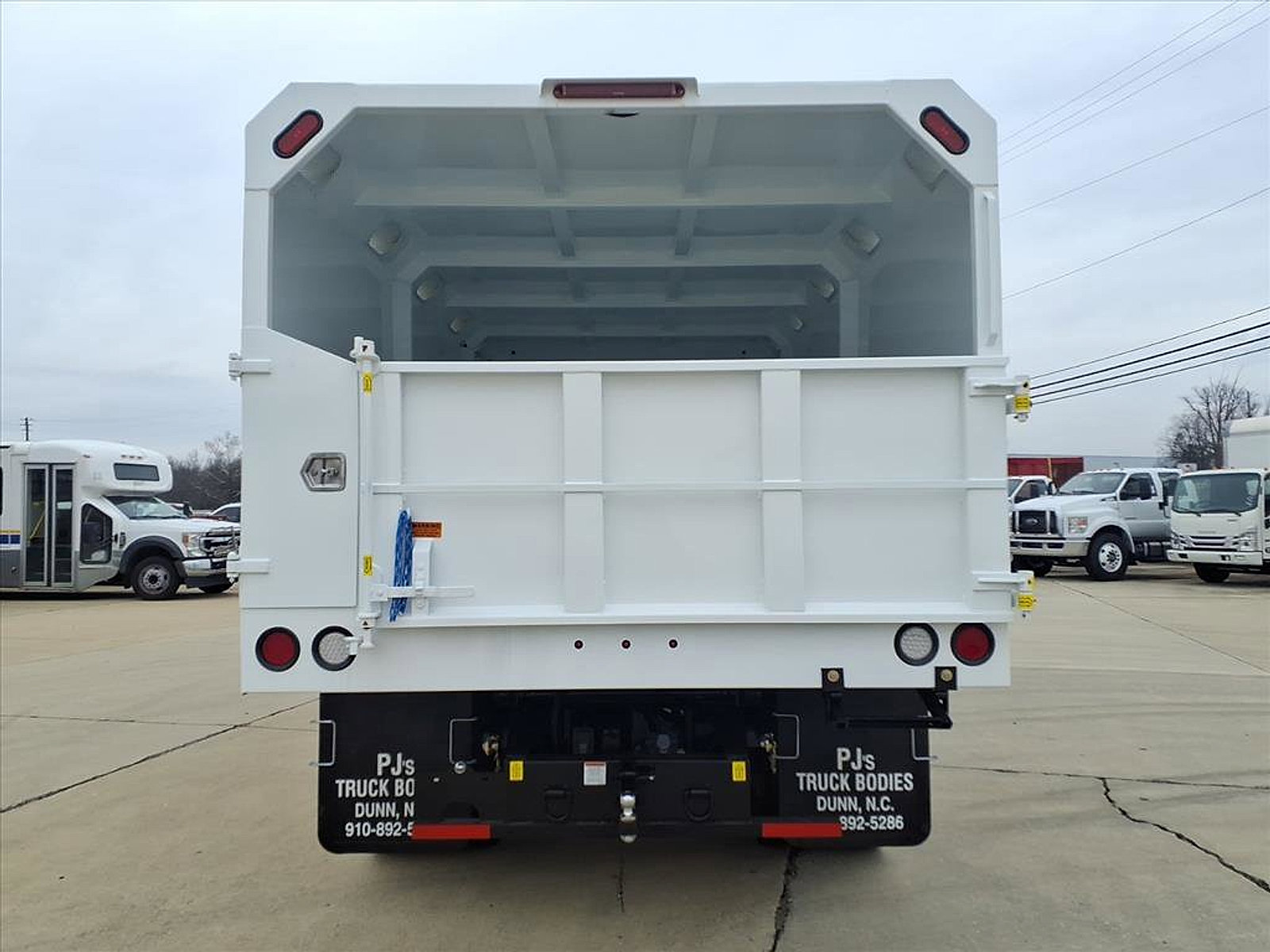 New 2026 Ford F750 2WD SuperCab Super Duty image 6