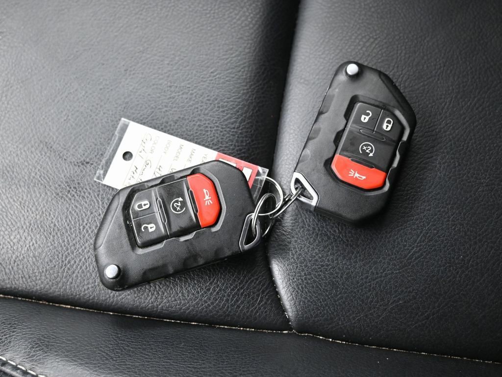 Used 2023 Jeep Wrangler Unlimited Sahara w/ Cold Weather Group image 32