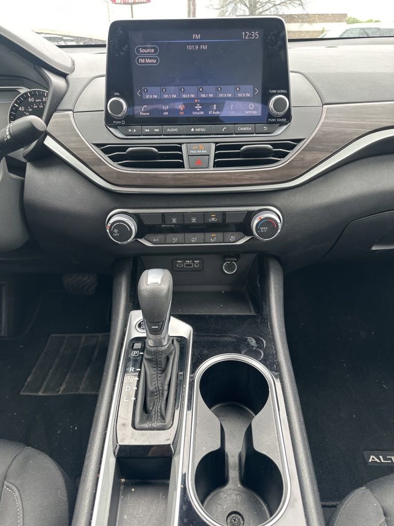 Used 2024 Nissan Altima 2.5 SV FWD image 23