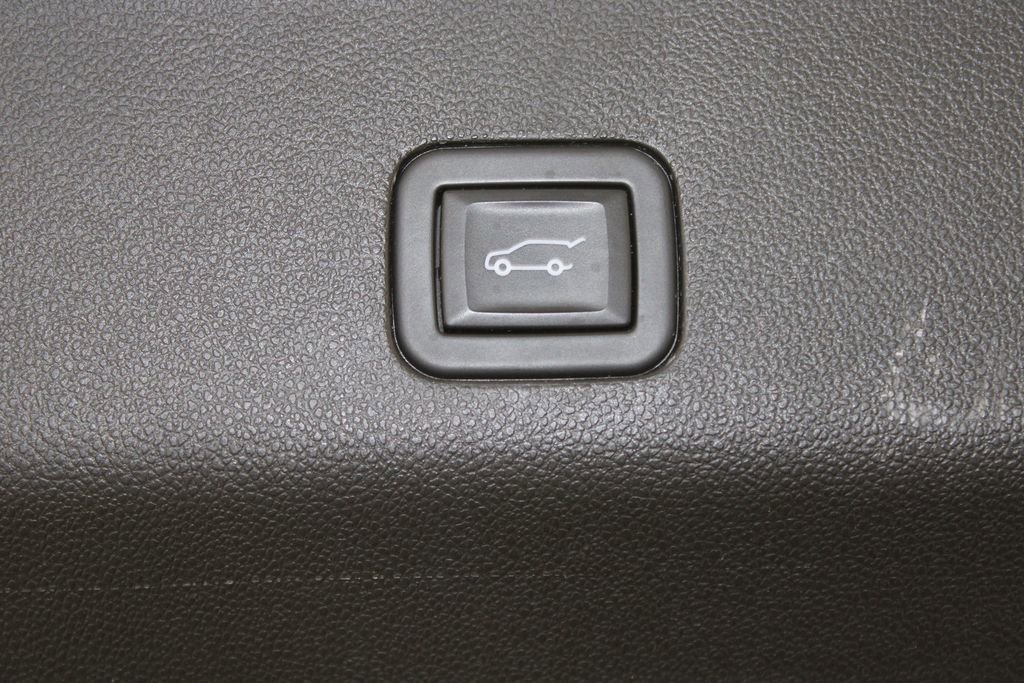 Used 2023 Chevrolet Tahoe RST w/ Luxury Package image 16