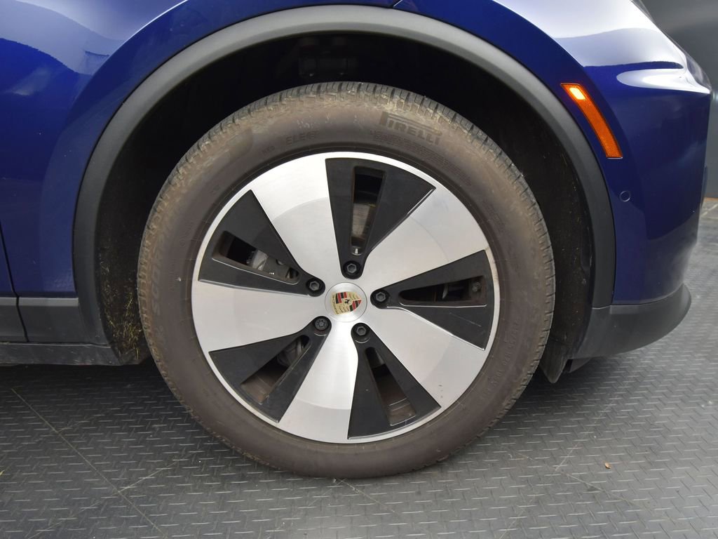 Used 2024 Porsche Macan 4 Electric image 16