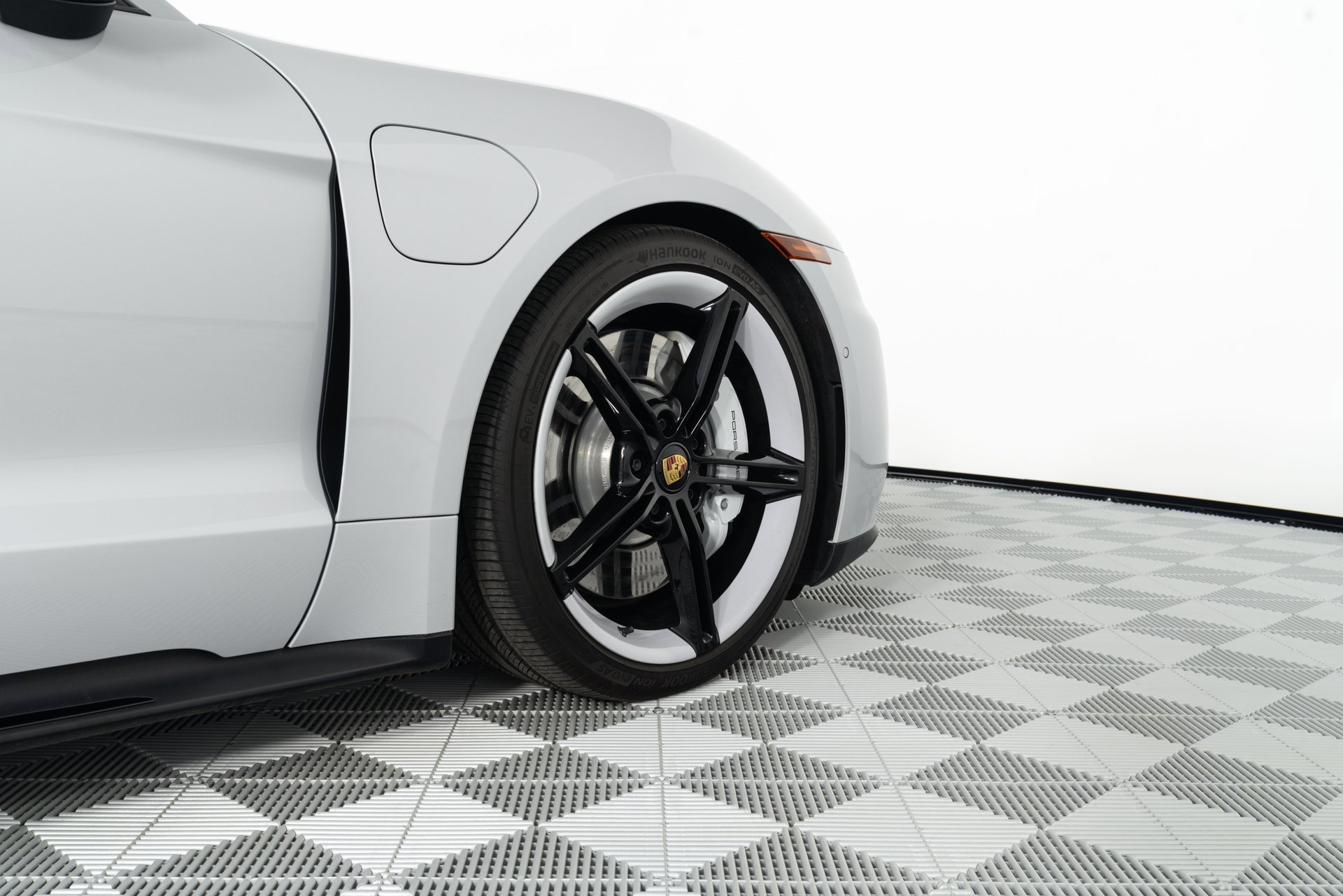 Used 2023 Porsche Taycan GTS AWD/4WD image 60