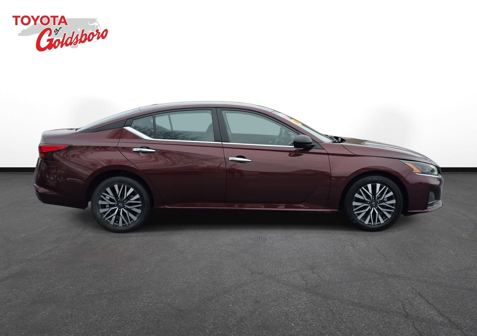 Used 2025 Nissan Altima 2.5 SV image 4