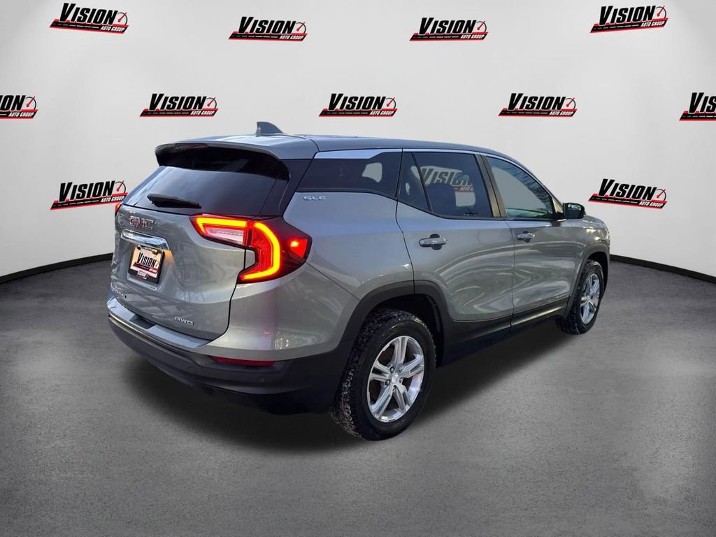 Used 2023 GMC Terrain SLE image 5