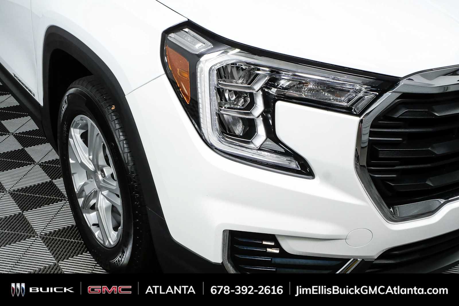Used 2023 GMC Terrain SLE FWD image 34