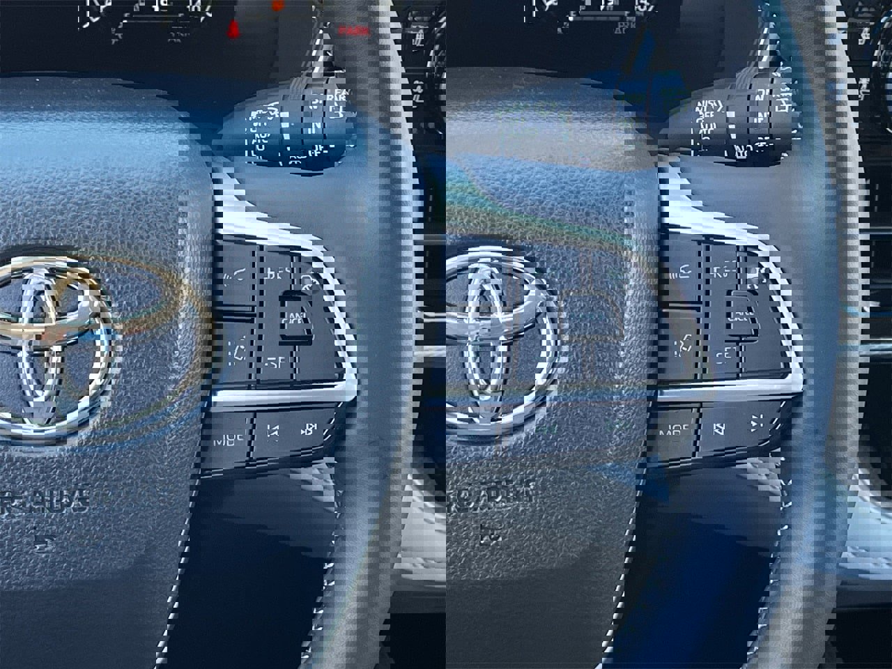 Used 2025 Toyota Highlander Platinum image 14