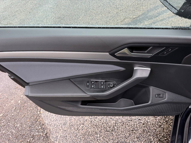 Used 2025 Volkswagen Jetta SE FWD image 20