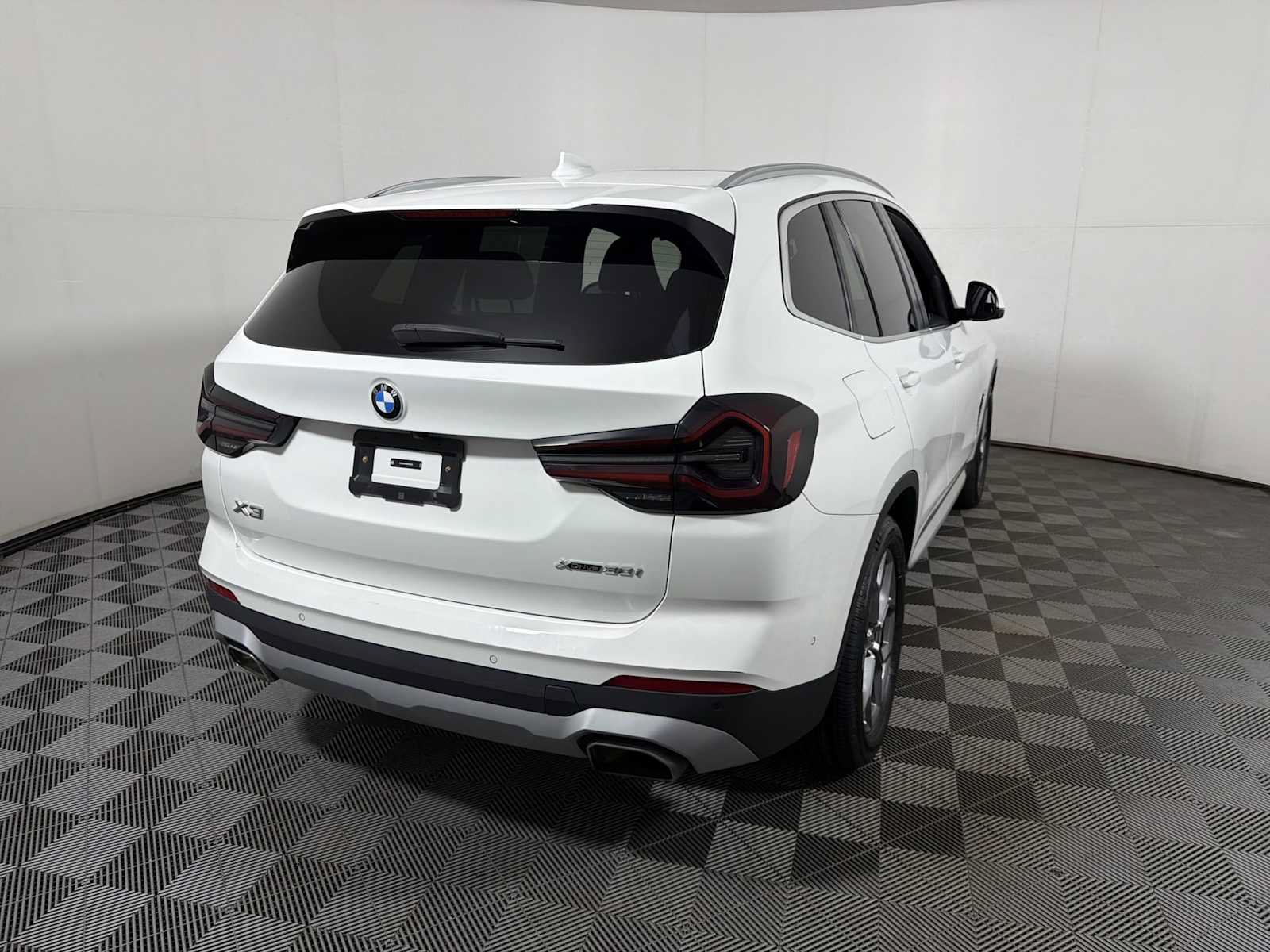 Used 2024 BMW X3 xDrive30i w/ Premium Package AWD/4WD image 6