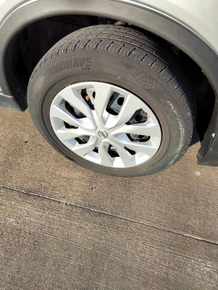 Used 2018 Nissan Rogue SV image 24