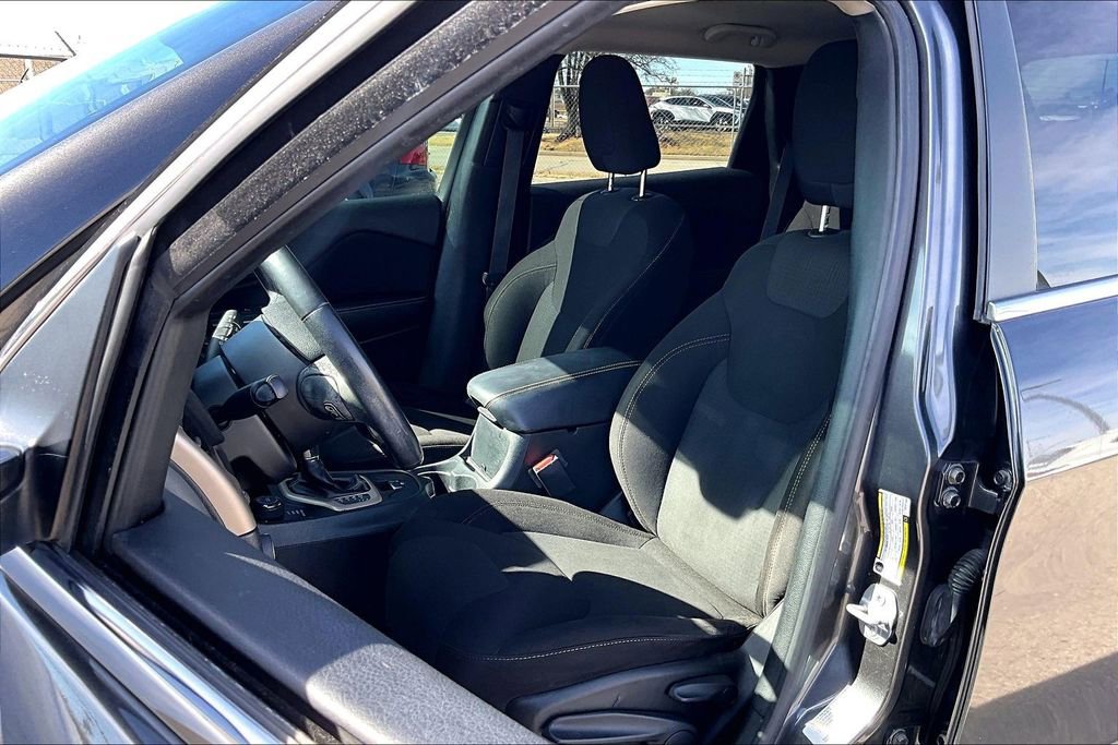 Used 2016 Jeep Cherokee Latitude image 34