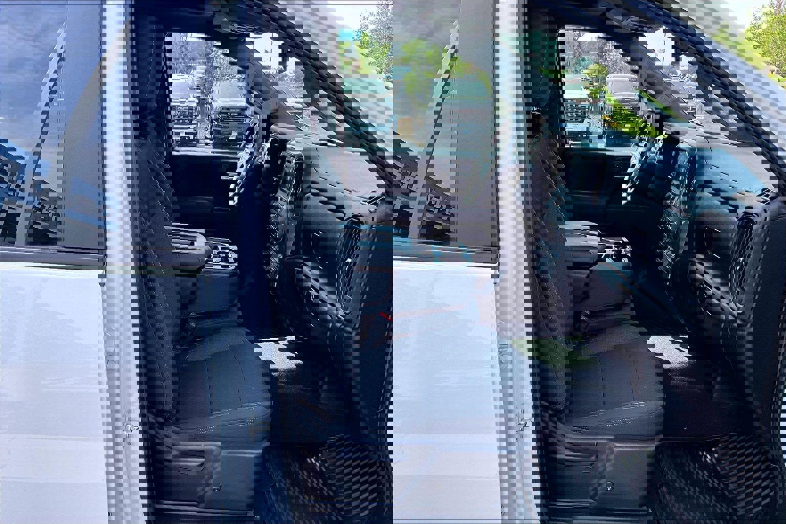 Used 2025 Chevrolet Silverado 2500 Custom w/ Custom Value Package image 7