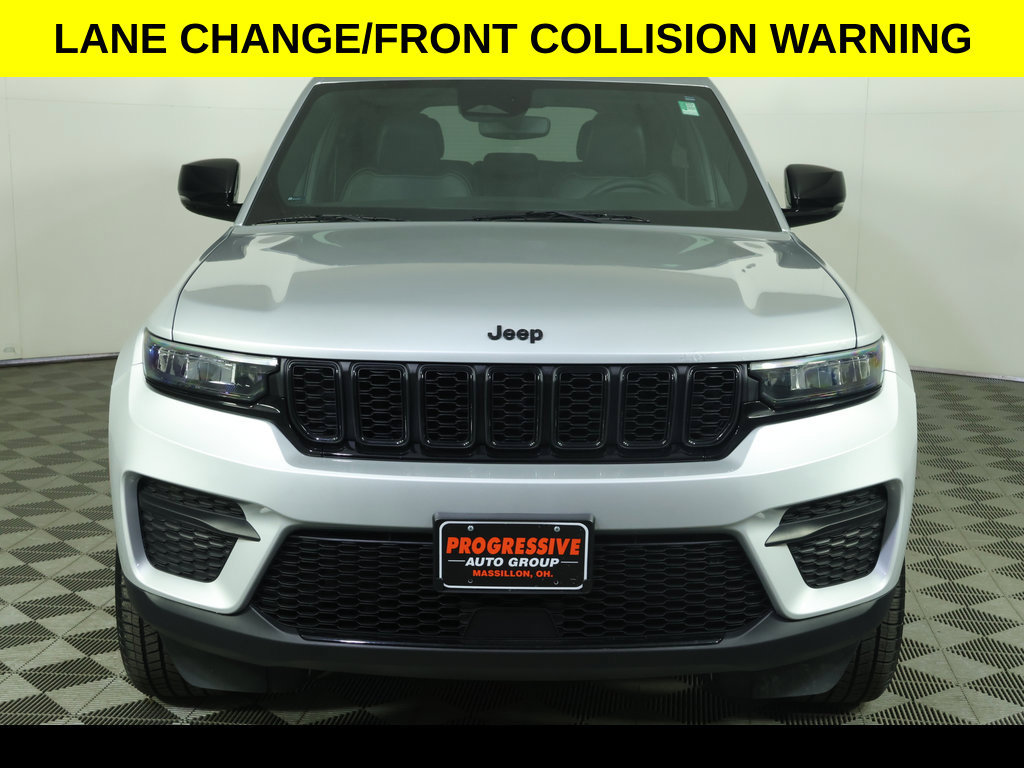 Used 2023 Jeep Grand Cherokee Altitude AWD/4WD image 12